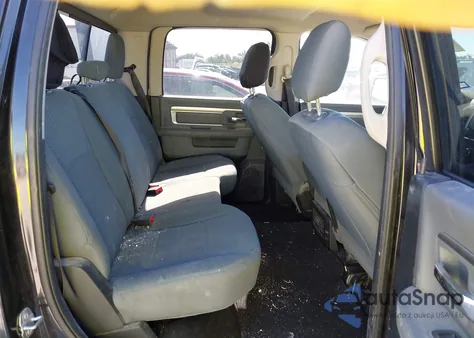 2017 Ram 1500 Slt 4X2 6'4 Box z USA, uszkodzony, nr VIN 1C6RR6TT1HS576127